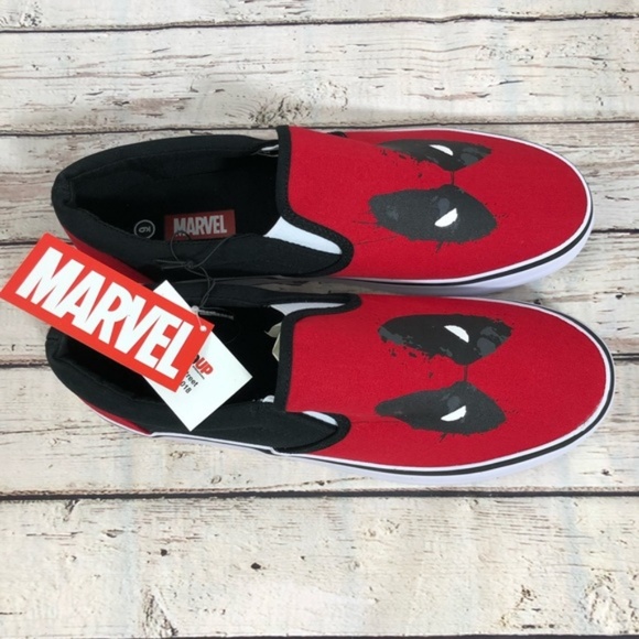 Men's Marvel Deadpool Canvas Slip-On Shoe Sneaker - Picture 3 of 5